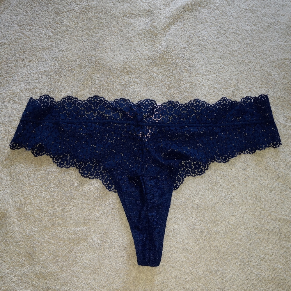 Victoria's Secret, blue lace thong